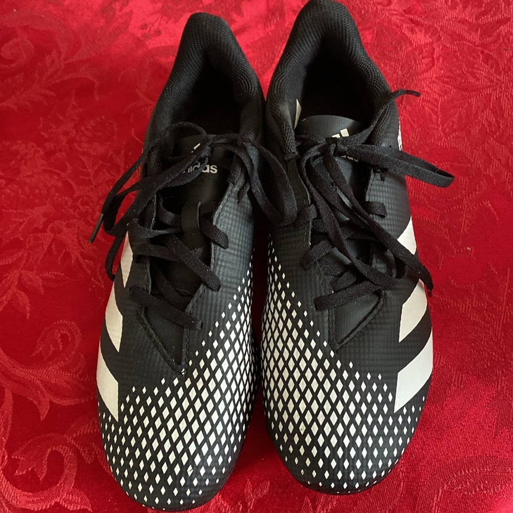 Adidas predator cleats sz 8.5 - Picture 2 of 4